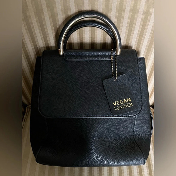 MYSTIQUE~100% VEGAN~ BLACK HANDBAG~BACKPACK~NWOT - Picture 5 of 16